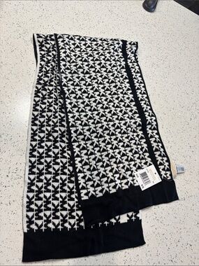 Michael Kors Black & White Graphic Knit Scarf